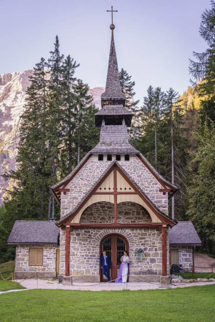 svatba v Itálii u jezera Lago di Braies