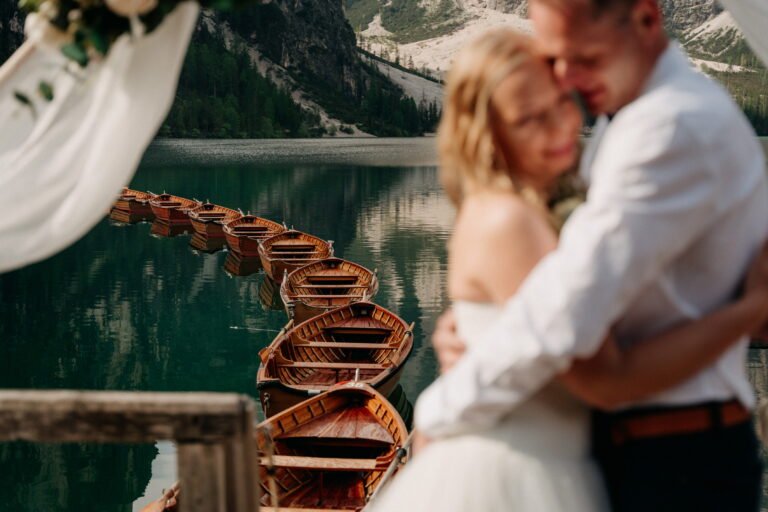 svatba v Itálii u jezera Lago di Braies