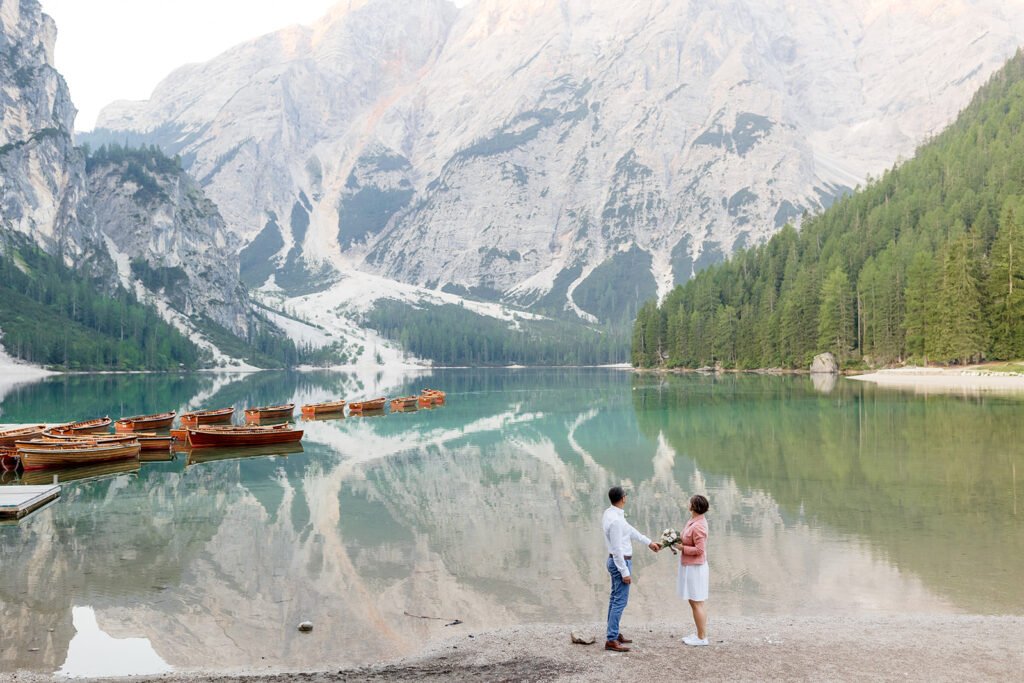 svatba v Itálii u jezera Lago di Braies
