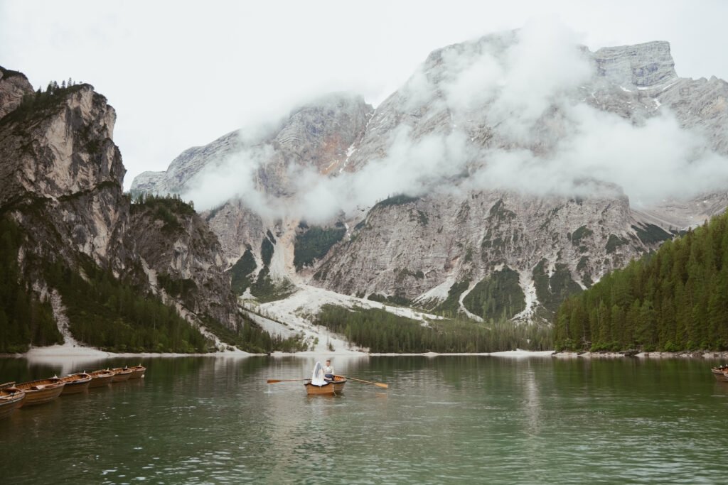 svatba v Itálii u jezera Lago di Braies